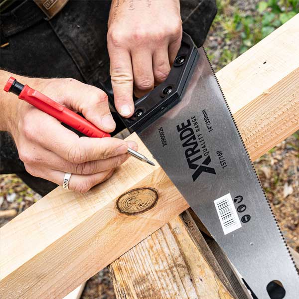 550mm Hardpoint Hand Saw 